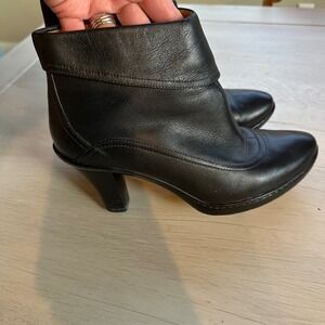 Sofft Black Leather Ankle Boots Block Heel Zip Side Women Size 8.5M